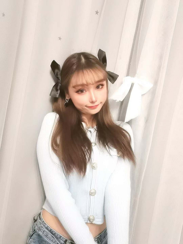 马群胸大女孩 有点高傲